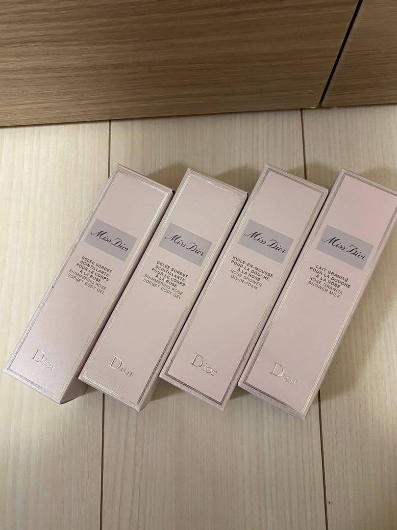 Miss Dior　未使用　4点セット　ボディ　スクラブ　ジェル　シャンプー