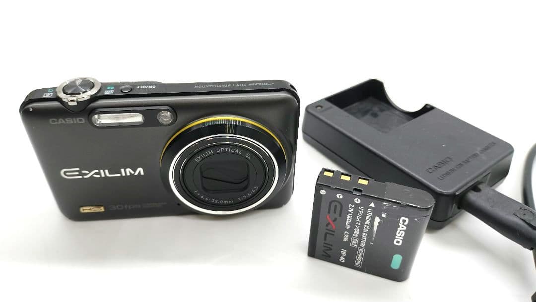 カシオ　CASIO EXILIM EX-FC100 エクスリム デジカメ