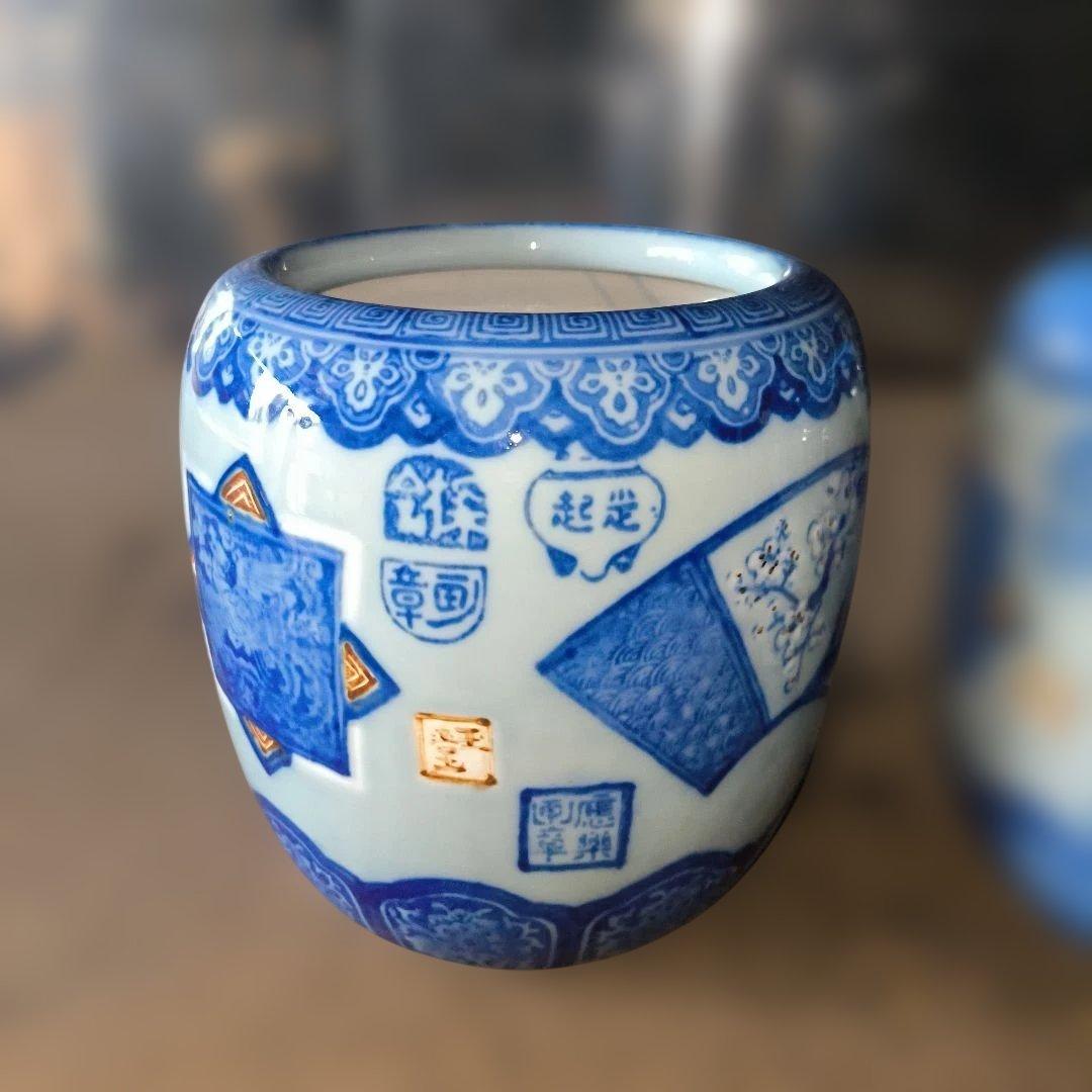青白い陶器製の円筒形火鉢　伊万里　大正　２個