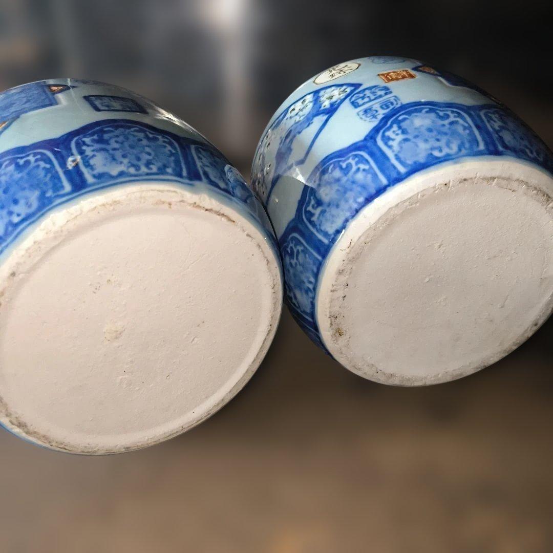 青白い陶器製の円筒形火鉢　伊万里　大正　２個