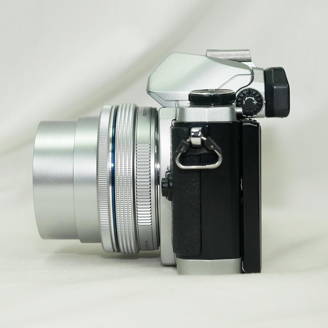 OLYMPUS OM-D E-M10 パンケーキレンズセット