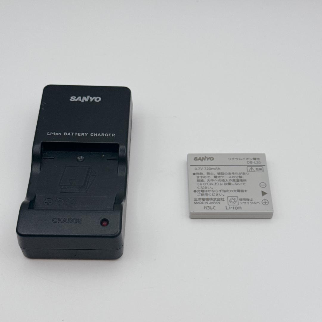 【美品】SANYO Xacti 防水デジタルムービーカメラ DMX-CG100