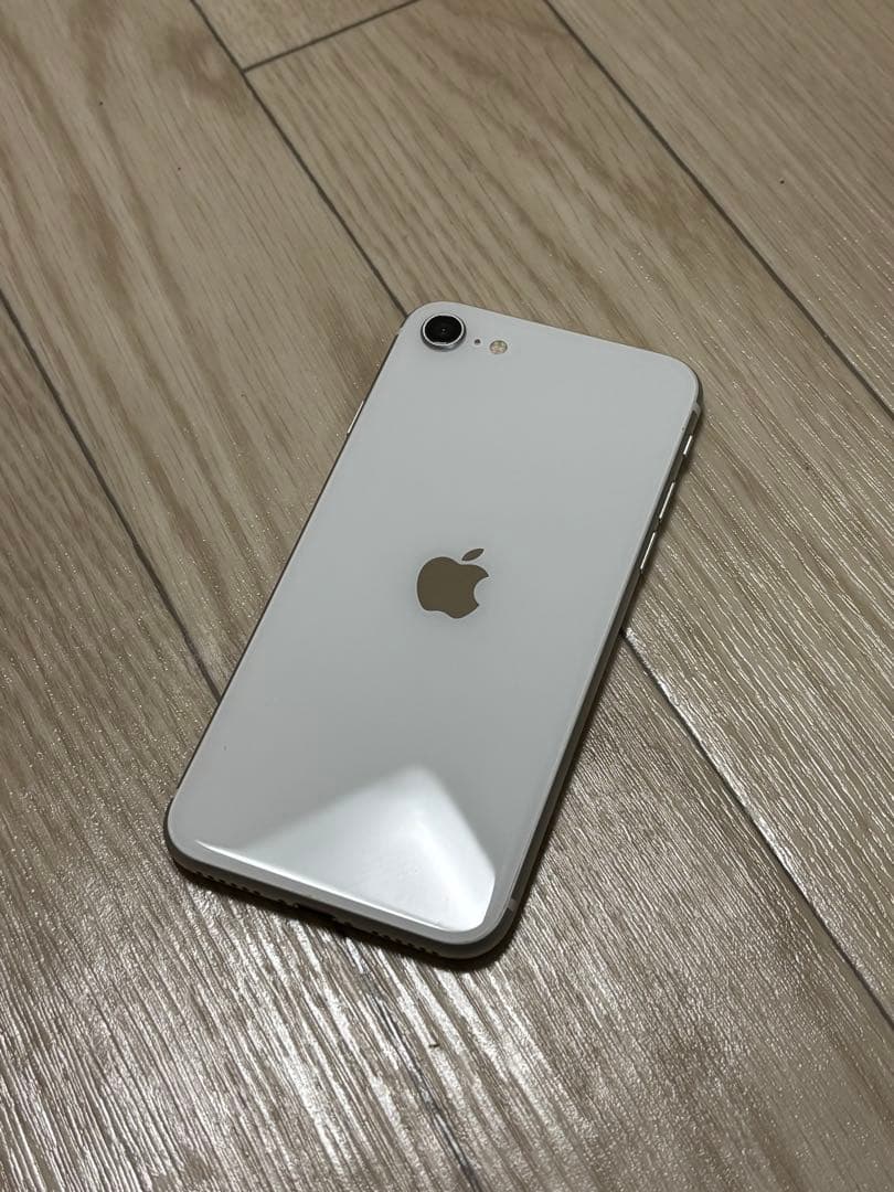 iPhone SE 第二世代　ホワイト 本体 バッテリー修理済み 画面割れ