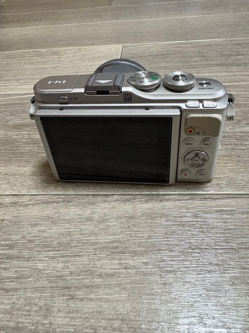OLYMPUS PEN E-PL9 ホワイト 交換レンズ付き