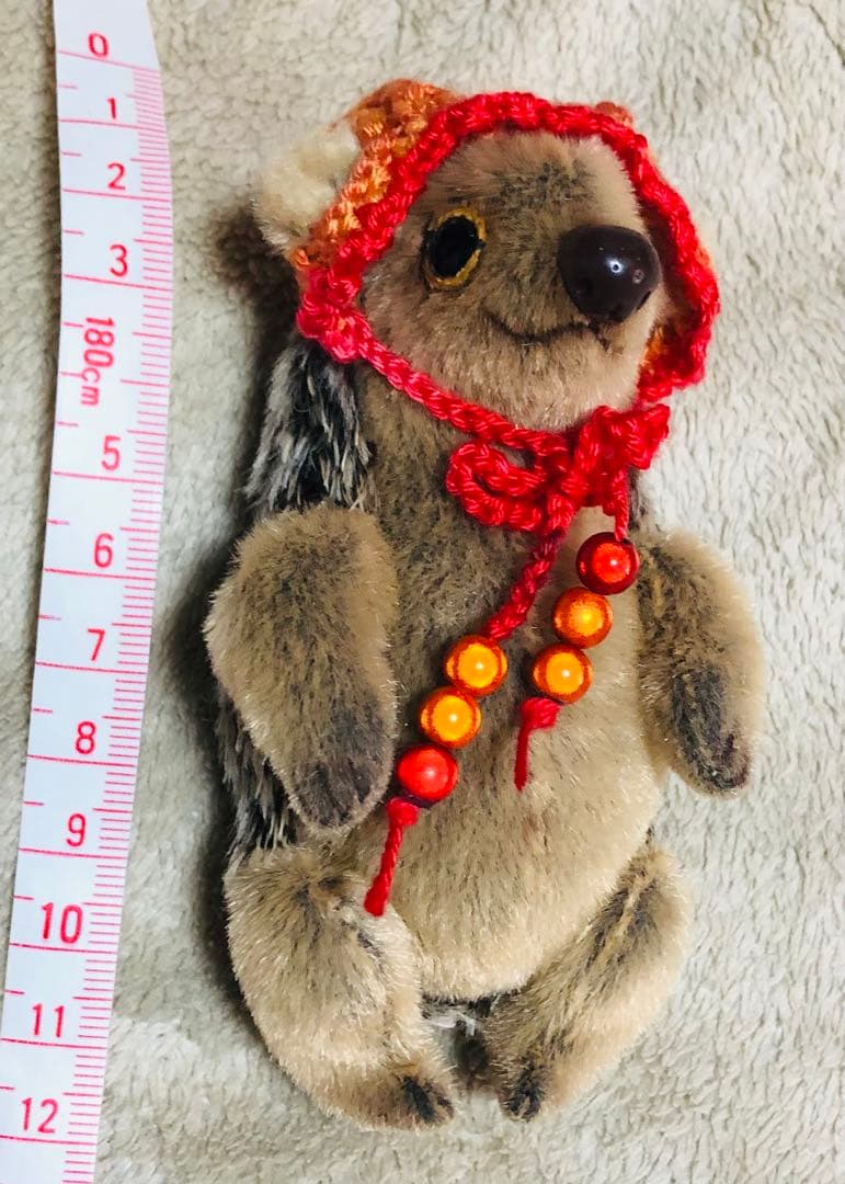 海外作家様　ハンドメイド　ぬいぐるみ　ハリネズミ　帽子付き