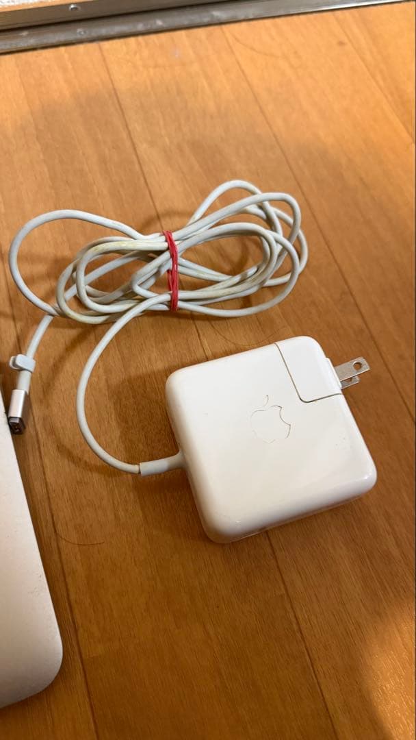 MacBook Air 11インチ（mid2012)&充電ケーブル