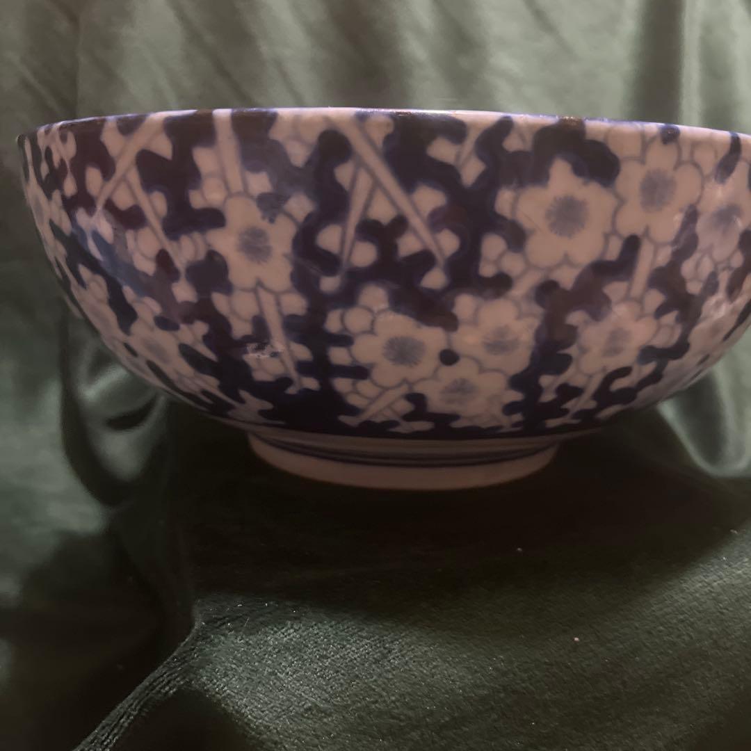 中国骨董品？古い染付 、古い青と白の花柄ボウル 旧家蔵出し （澄んだ声）