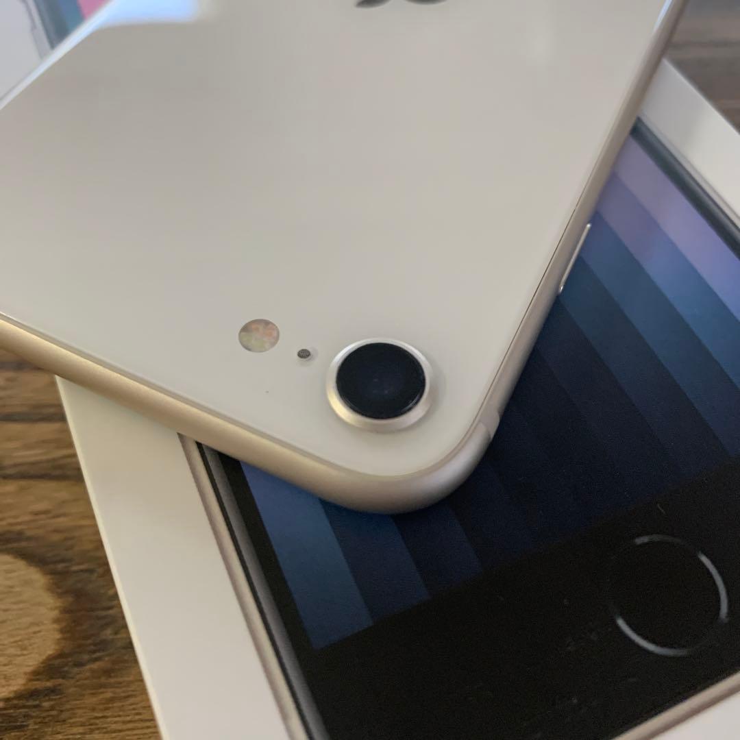 Apple iPhone SE 第3世代 ホワイト　SIMフリー