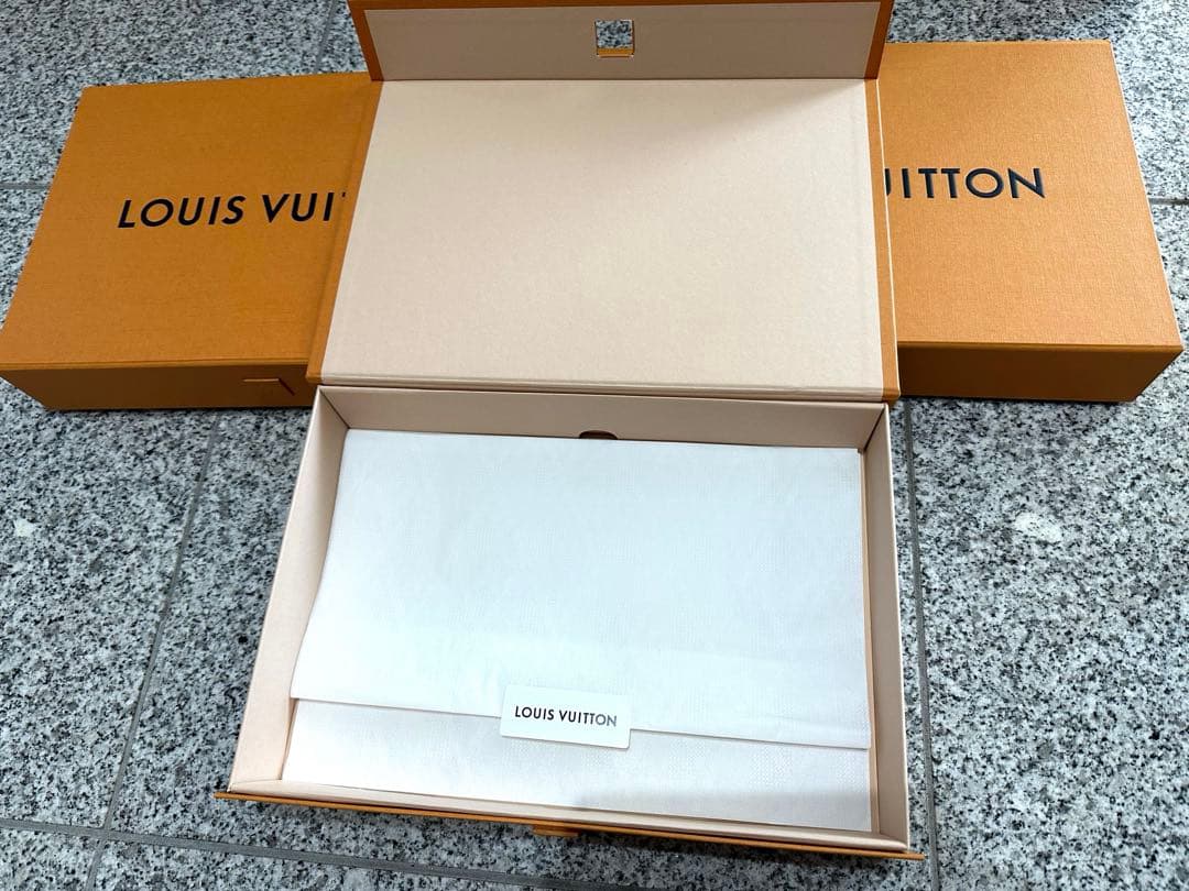 Louis Vuitton 箱・ショップ袋・リボン・ハンガーセット