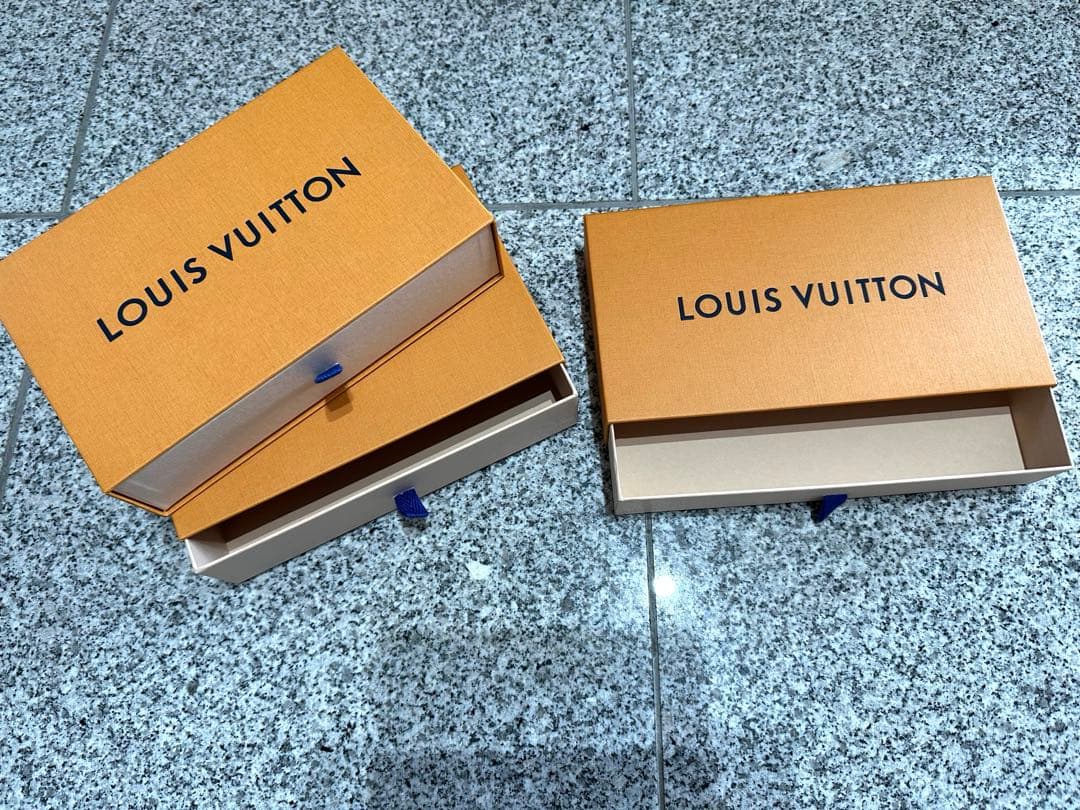 Louis Vuitton 箱・ショップ袋・リボン・ハンガーセット