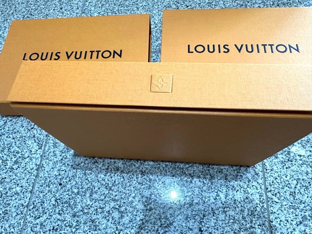 Louis Vuitton 箱・ショップ袋・リボン・ハンガーセット
