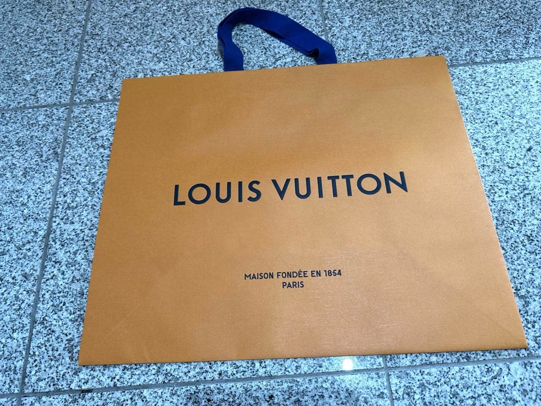 Louis Vuitton 箱・ショップ袋・リボン・ハンガーセット