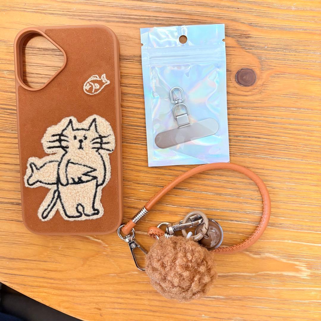 【STICKY ZOO 】子猫と魚の入れ物 iPhone 16