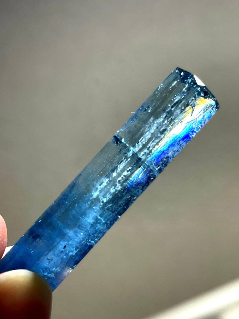 ベトナム産アクアマリン 単結晶 50.10ct超希少 バイカラー レインボー内包