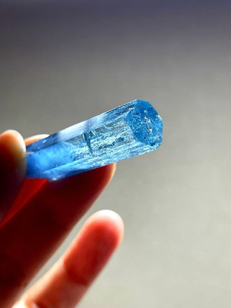 ベトナム産アクアマリン 単結晶 50.10ct超希少 バイカラー レインボー内包