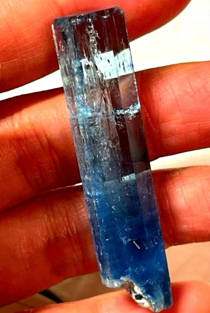 ベトナム産アクアマリン 単結晶 50.10ct超希少 バイカラー レインボー内包