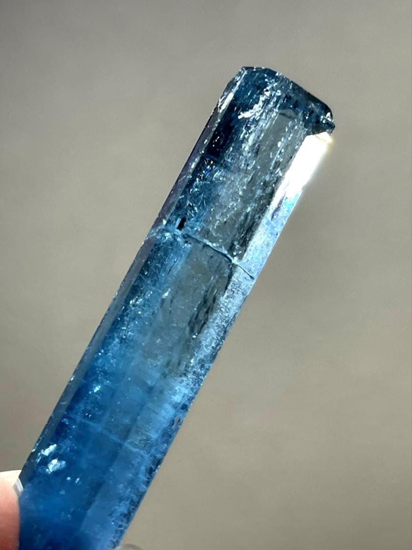 ベトナム産アクアマリン 単結晶 50.10ct超希少 バイカラー レインボー内包
