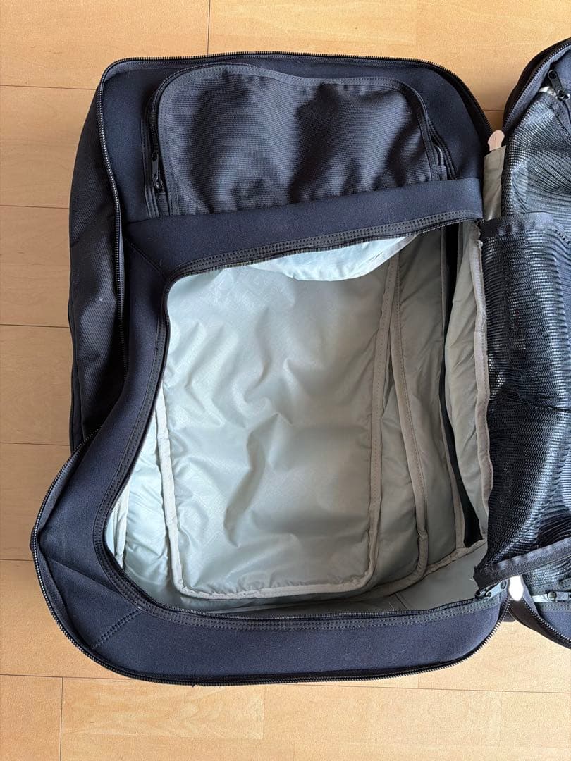 バートン BURTON キャリーバッグ　ブラック 旅行