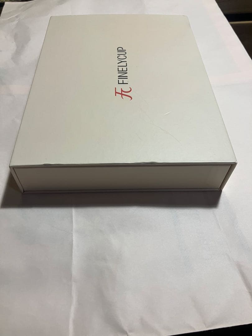 本物翡翠製ペンダント4盒・鼻煙壺2枚，6点セット，（材料は本物保証）