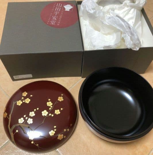【新品】山田平安堂　丸菓子器　枝梅蒔絵（朱・大）