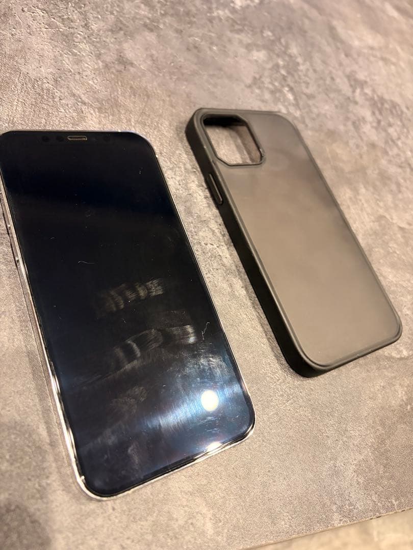 Apple iPhone 12PRO ホワイト ケース付き