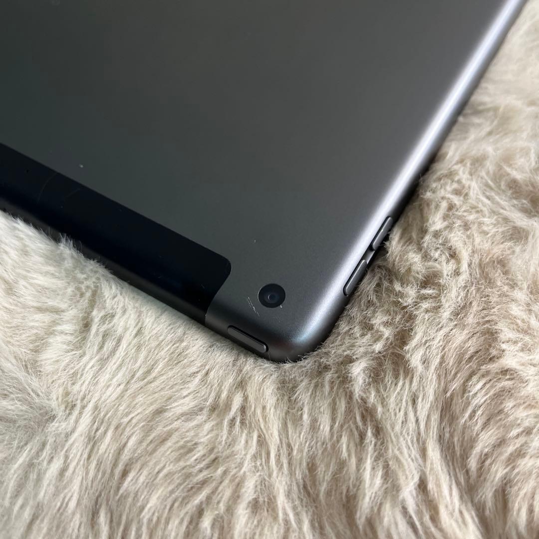 iPad (第９世代) Wi-Fi + Cellular 64GBスペースグレイ