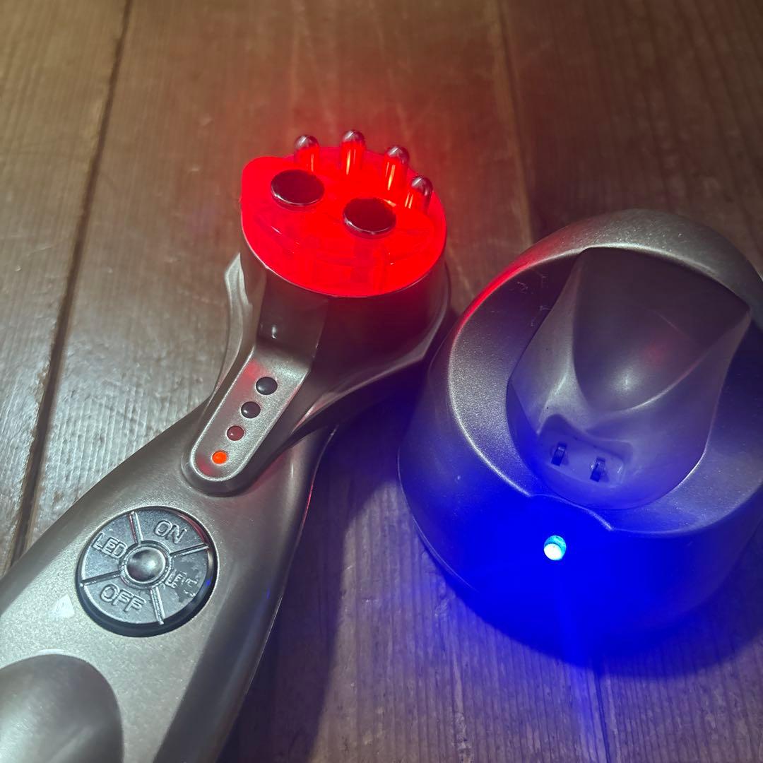 EIP PURE イーアイピー ピュア　美顔器 ハンディータイプ LED照射機能