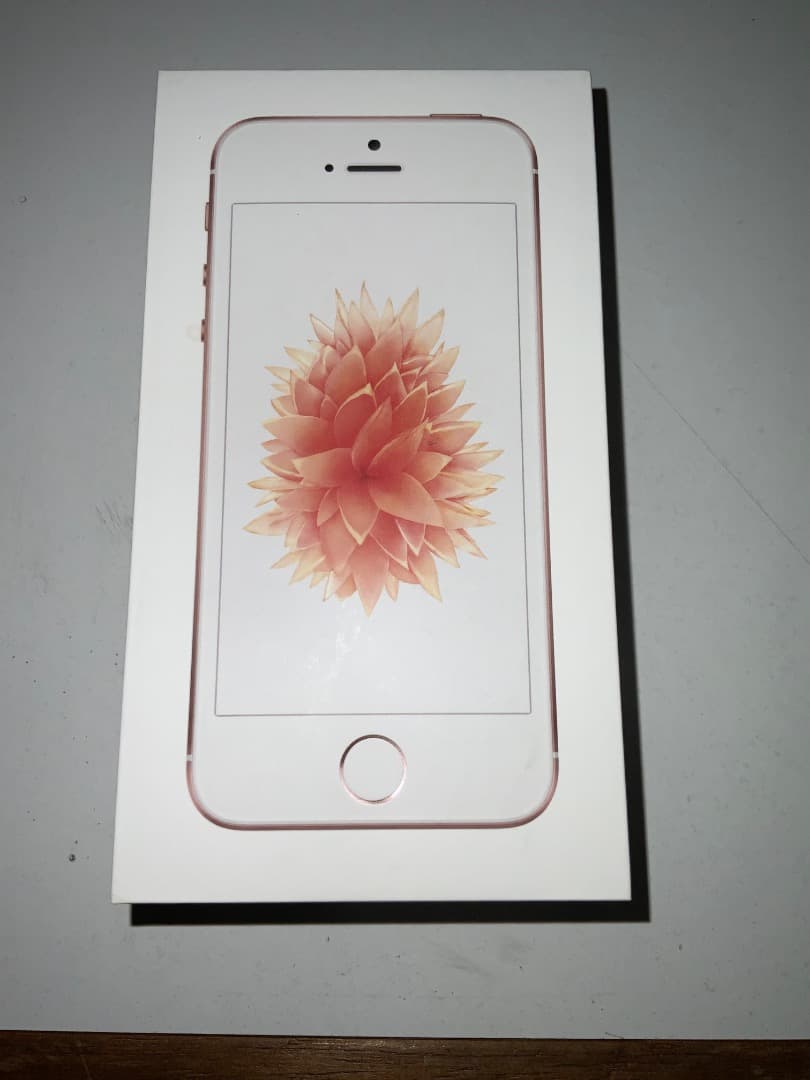 iPhone SE 第一世代　３２GB
