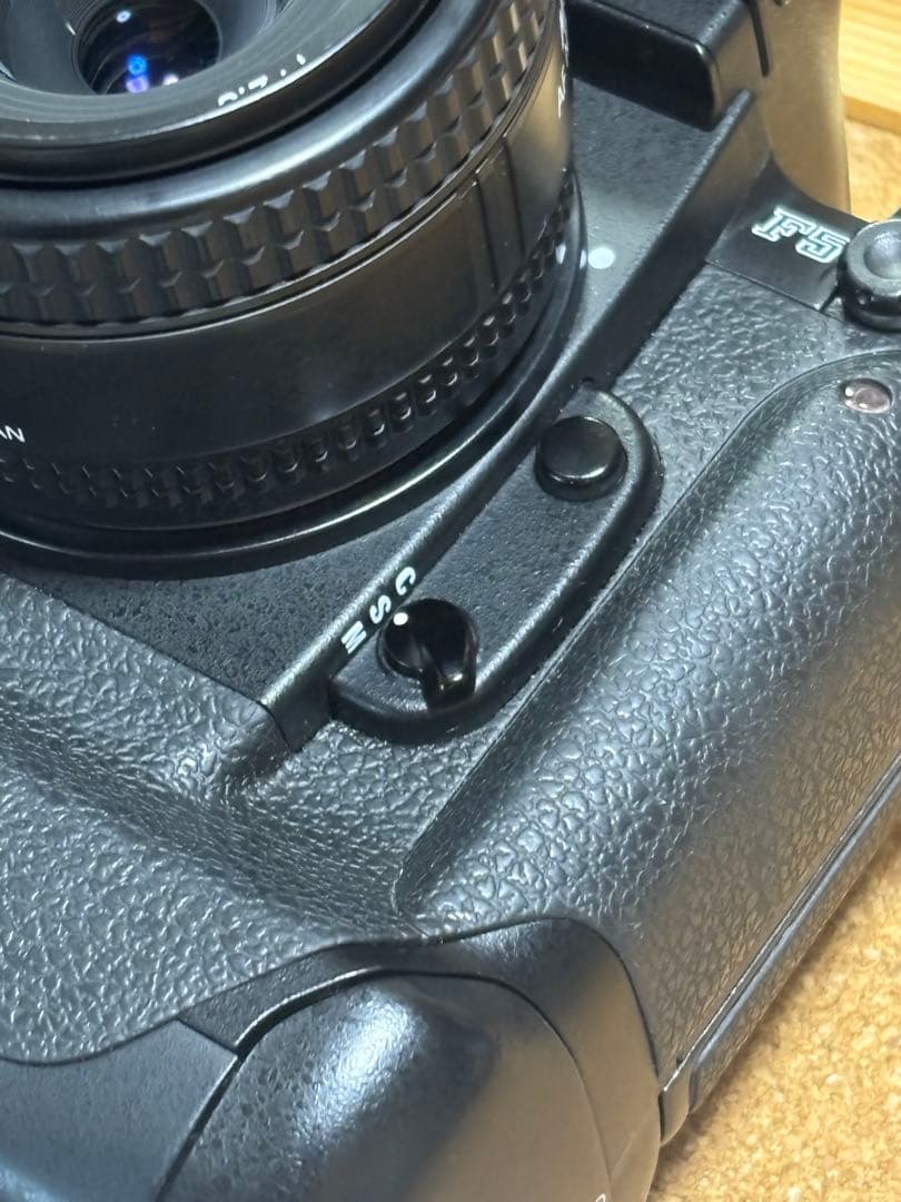 Nikon F5 一眼レフカメラ 28mmレンズ付き