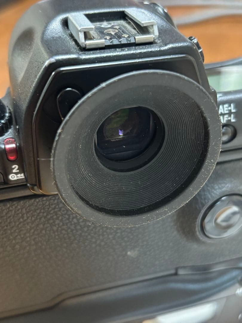 Nikon F5 一眼レフカメラ 28mmレンズ付き