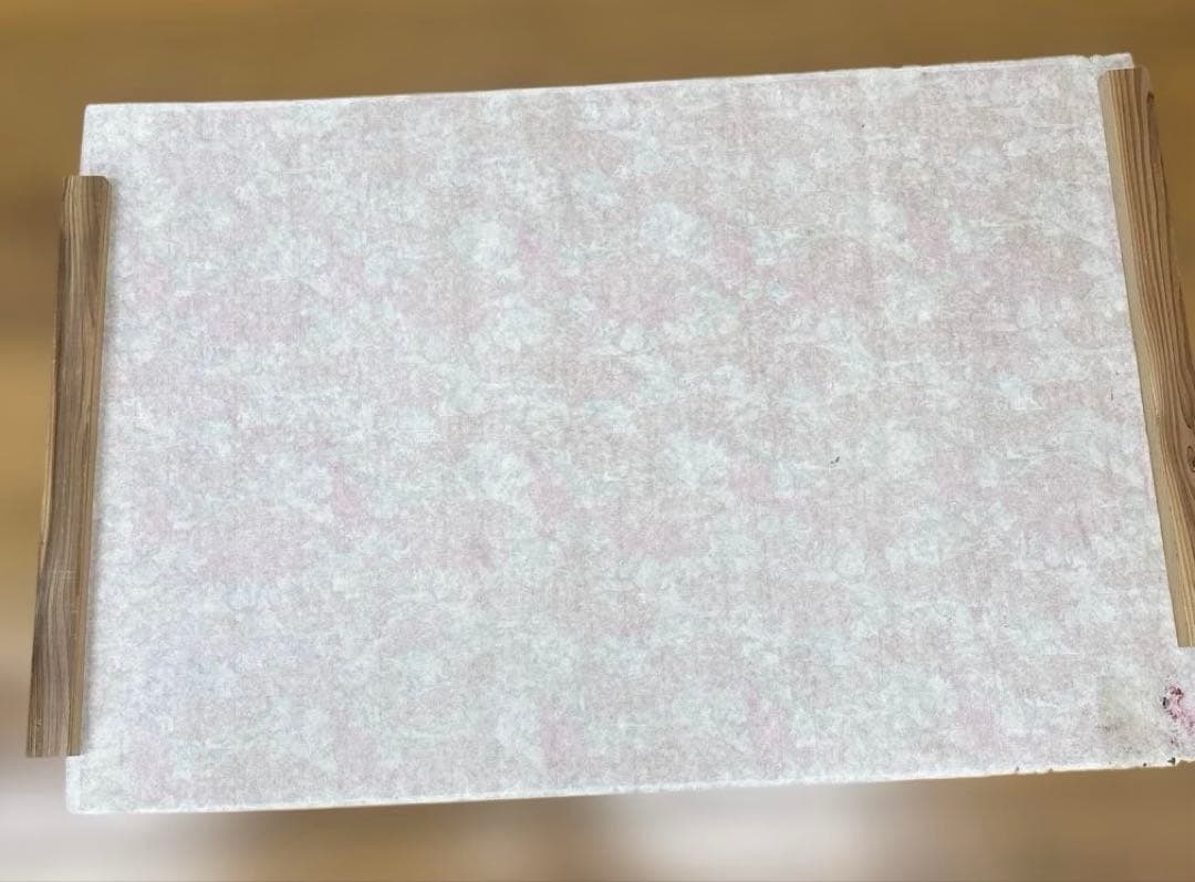 和紙のような紙に鮮やかな絵