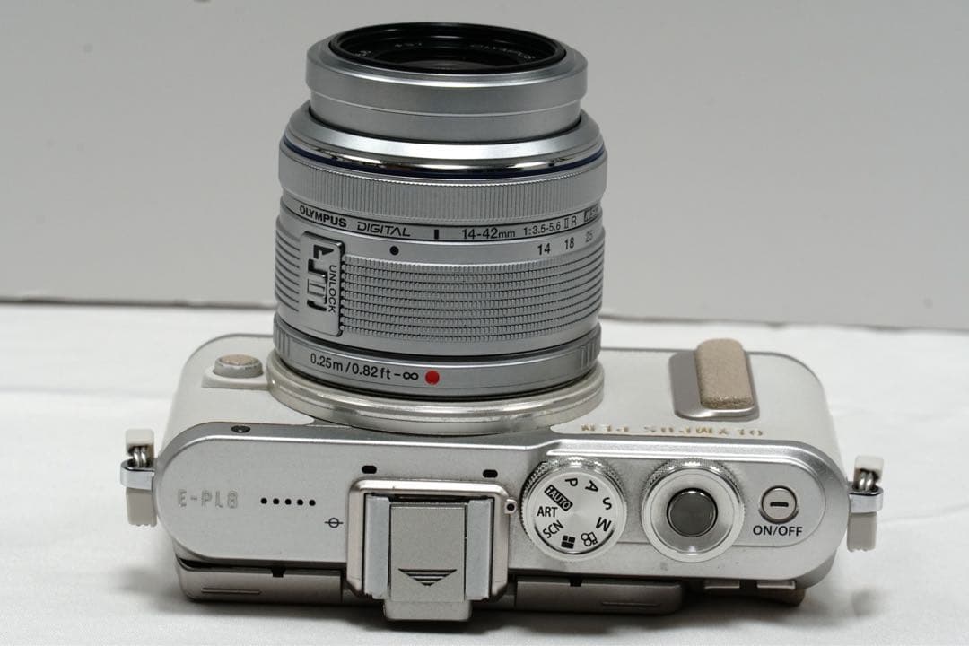 OLYMPUS PEN E-PL8 ホワイト
