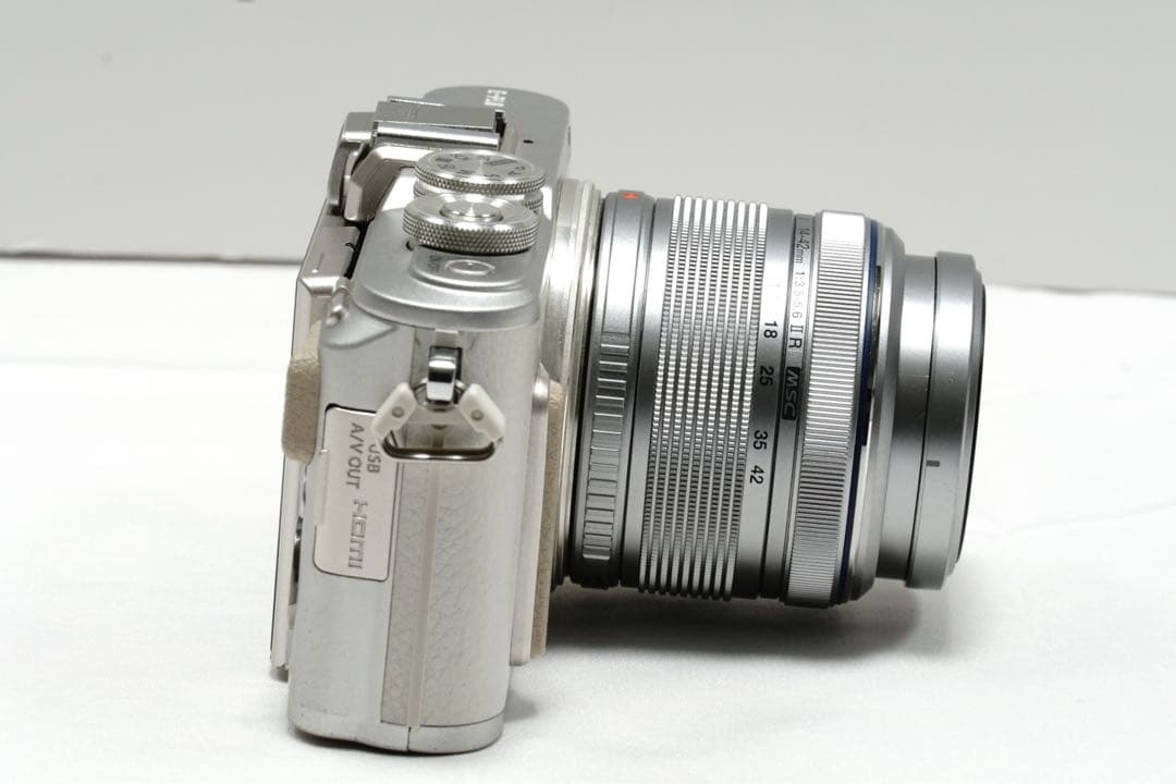 OLYMPUS PEN E-PL8 ホワイト
