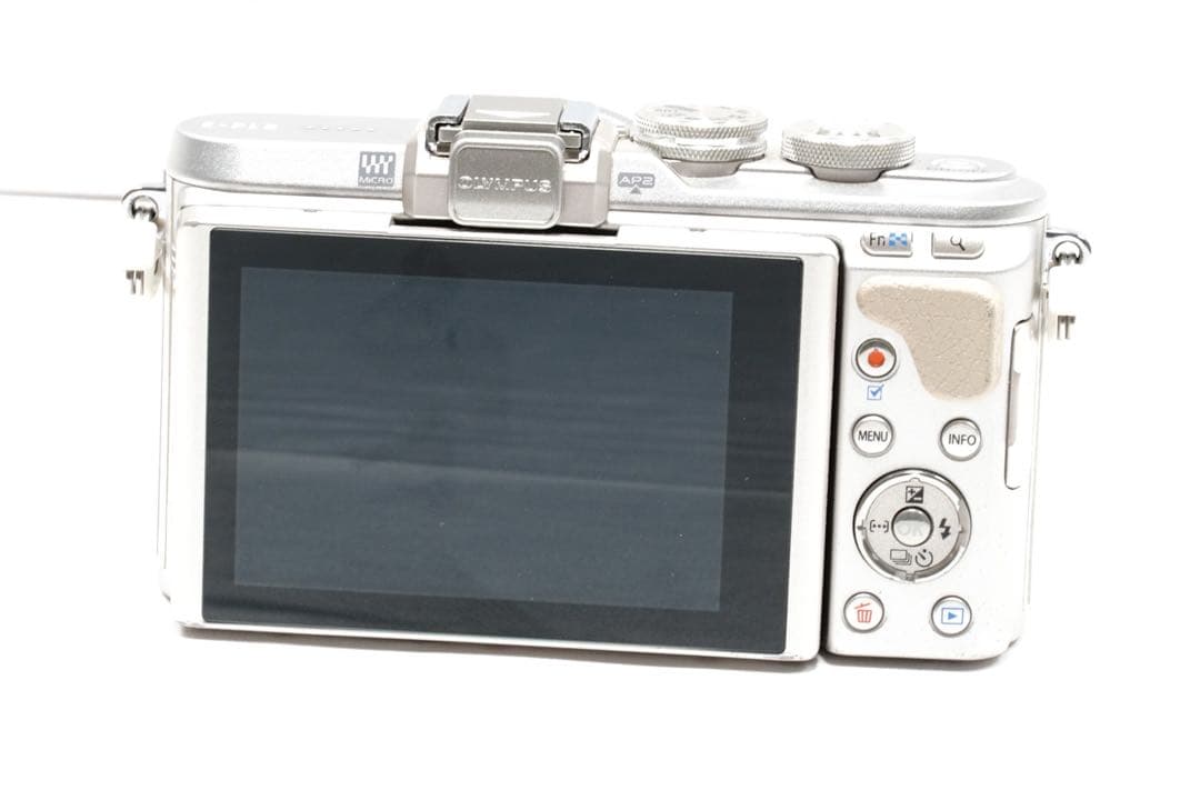 OLYMPUS PEN E-PL8 ホワイト