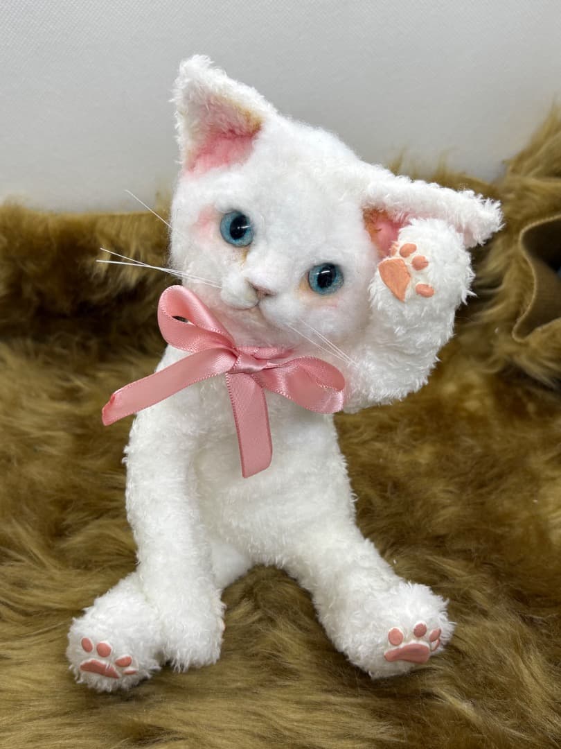 A猫 白猫のアートドール【ハンドメイド 人形 猫 ぬいぐるみ
