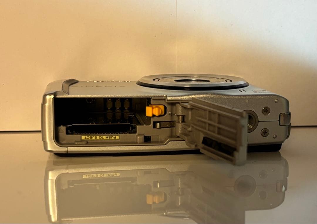 【SDカード付・付属品完備】FUJIFILM FinePix F40fd