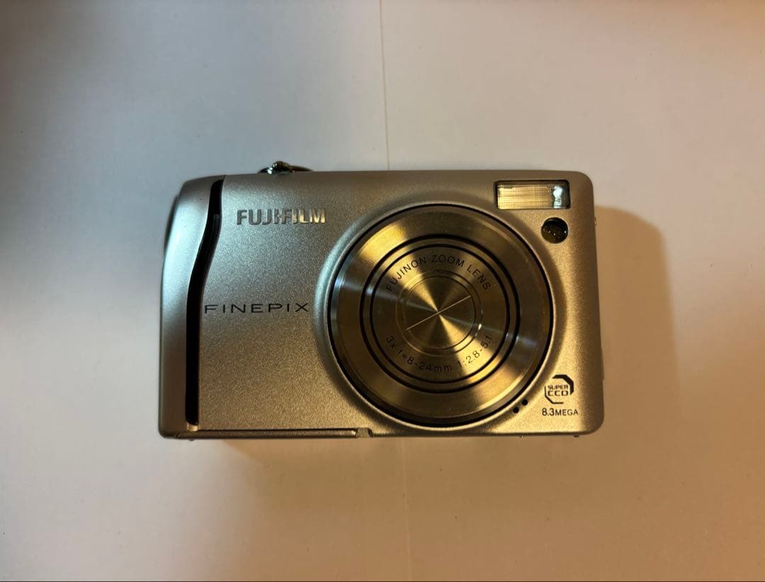 【SDカード付・付属品完備】FUJIFILM FinePix F40fd