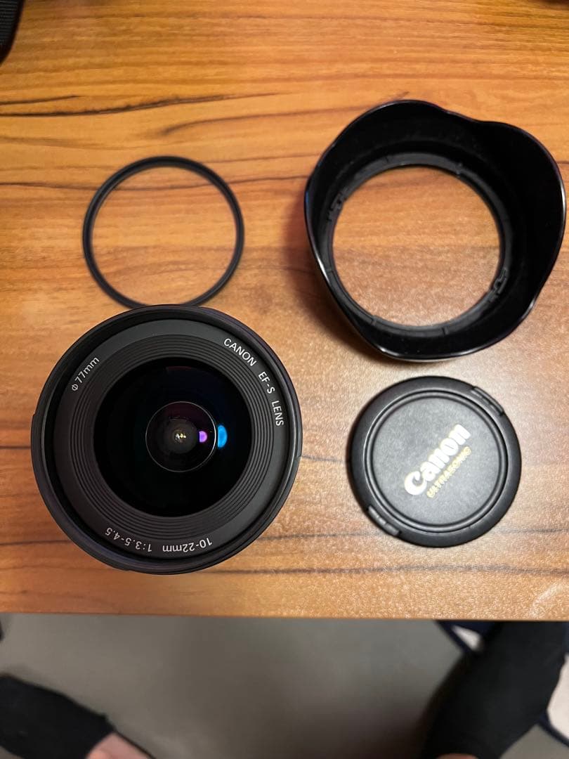 Canon EF-S 10-22mm USM, フィルタとフード付き