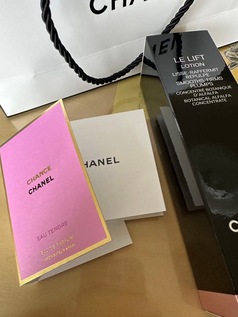 CHANEL ル　リフトローション　巾着と試供品付き