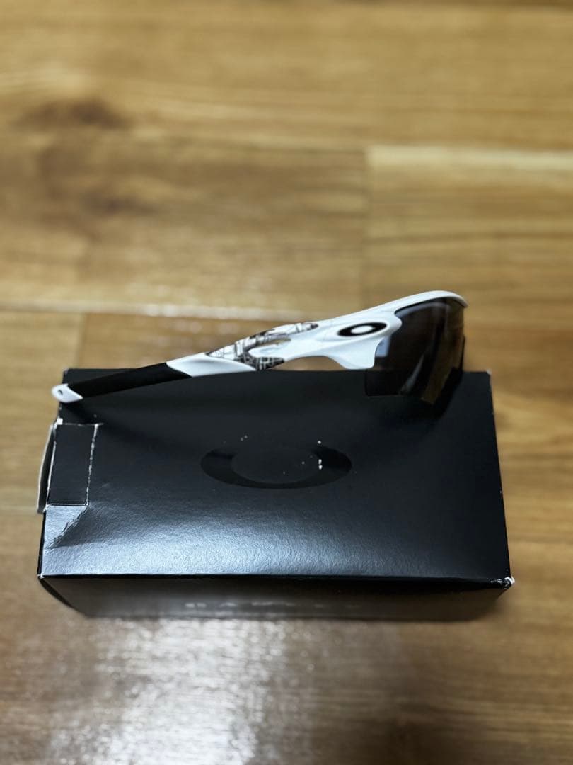 Oakley スポーツ用サングラス ホワイト/ブラック
