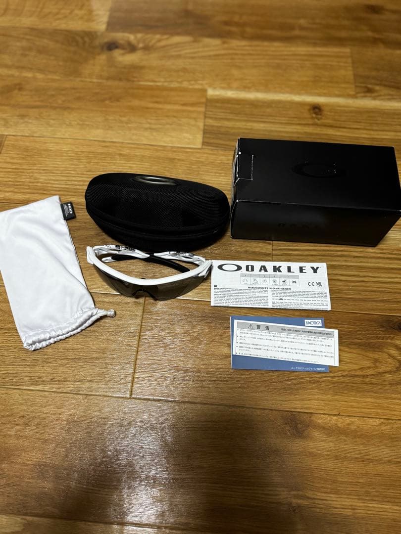 Oakley スポーツ用サングラス ホワイト/ブラック