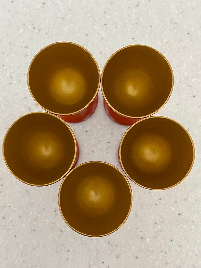 桜模様　朱色の酒器5個セット　高さ約7.7㎝、重さ14gの極小品　木製　漆塗、桜