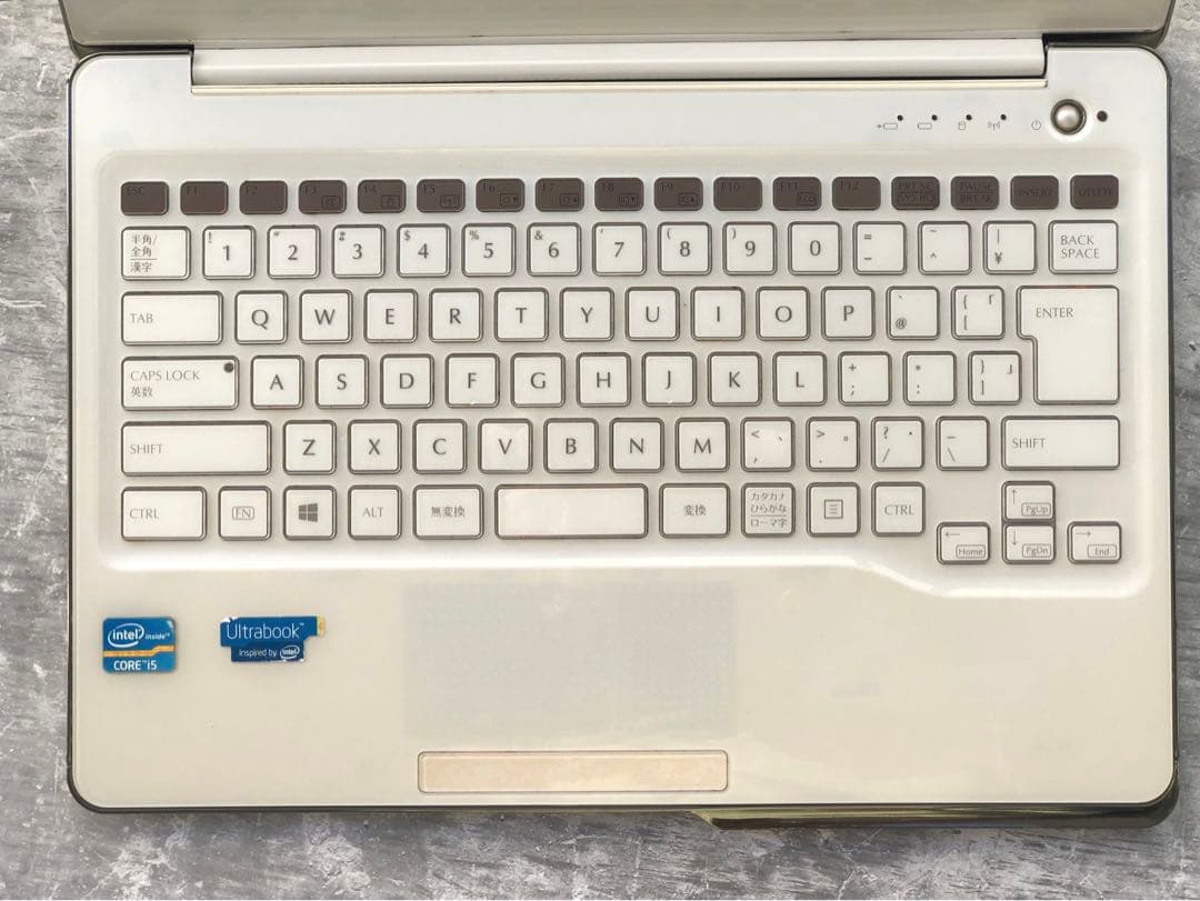 FUJITSU LIFEBOOK CH55　FMVC55JW