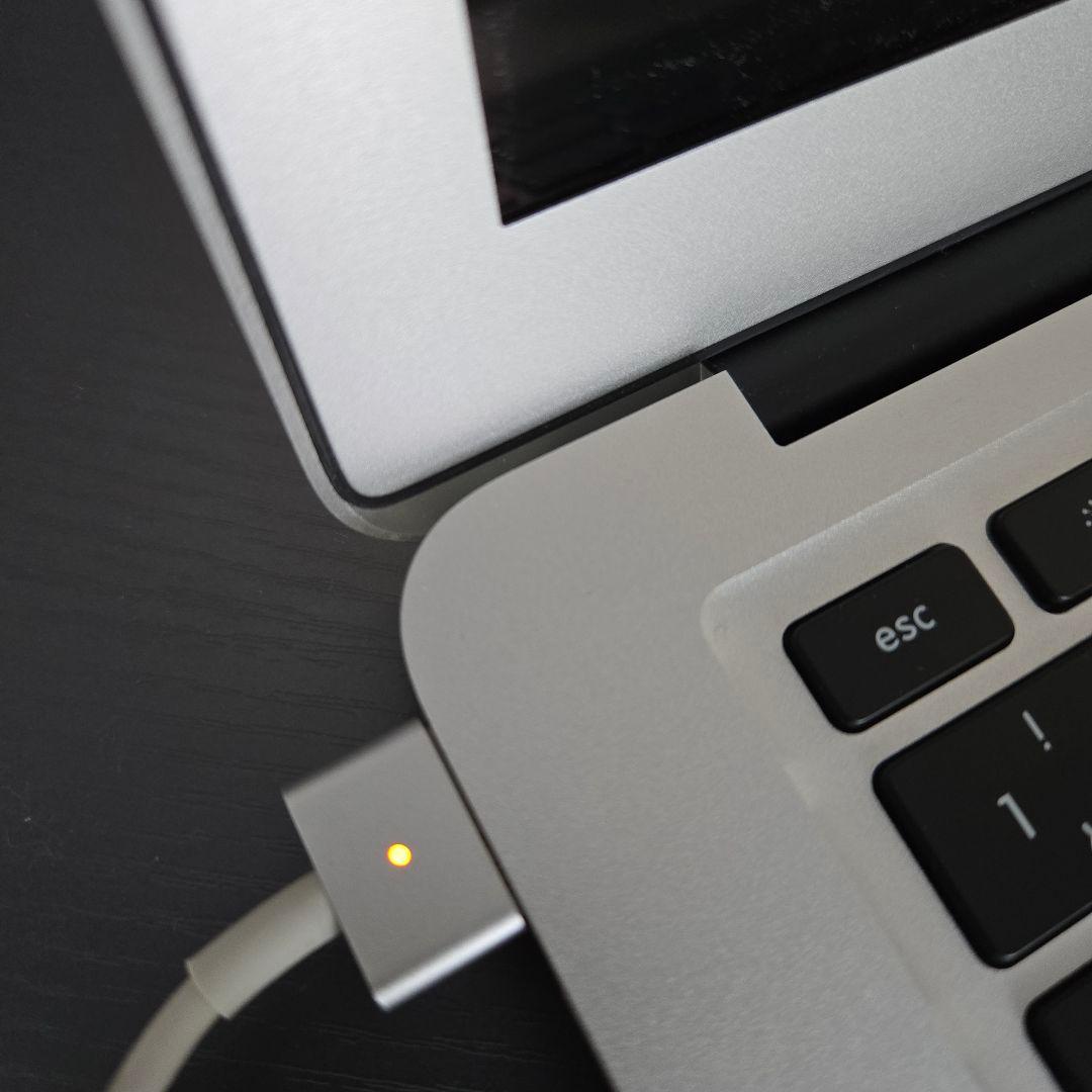 MacBook Air A1466 ジャンク品 充電器付き　Apple