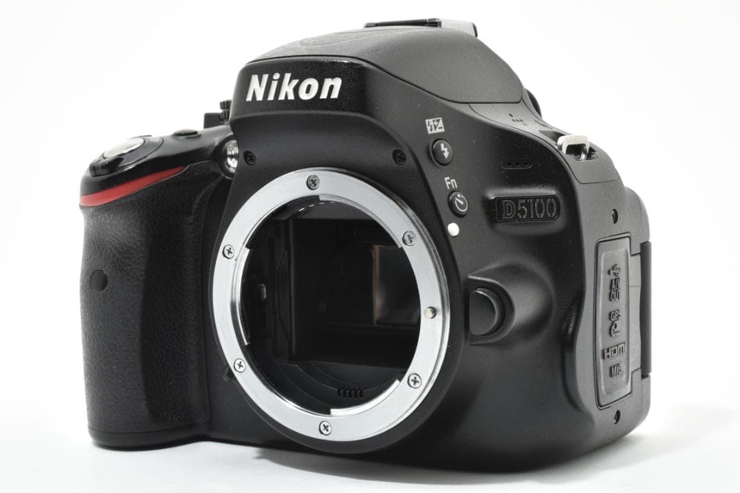 超美品 ニコンD5000デジタル一眼レフカメラボディ バッテリー2個カメラバッグ