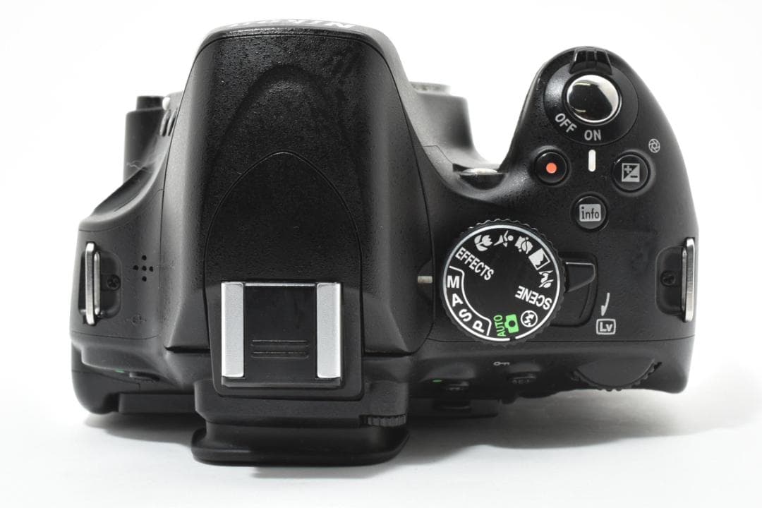 超美品 ニコンD5000デジタル一眼レフカメラボディ バッテリー2個カメラバッグ