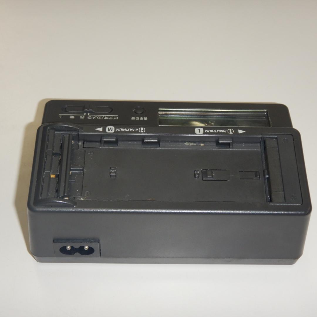 SONY　ACアダプター/チャージャー　AC-VQ800　中古品　F2114