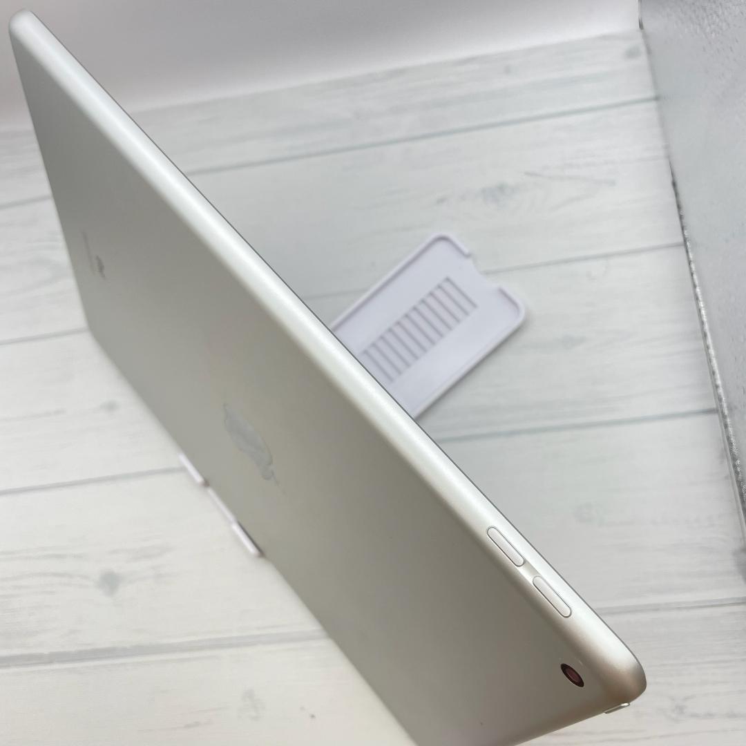 【お値打ちセット】iPad 第8世代 保護フィルム＋キーボードケース＋ペンシル