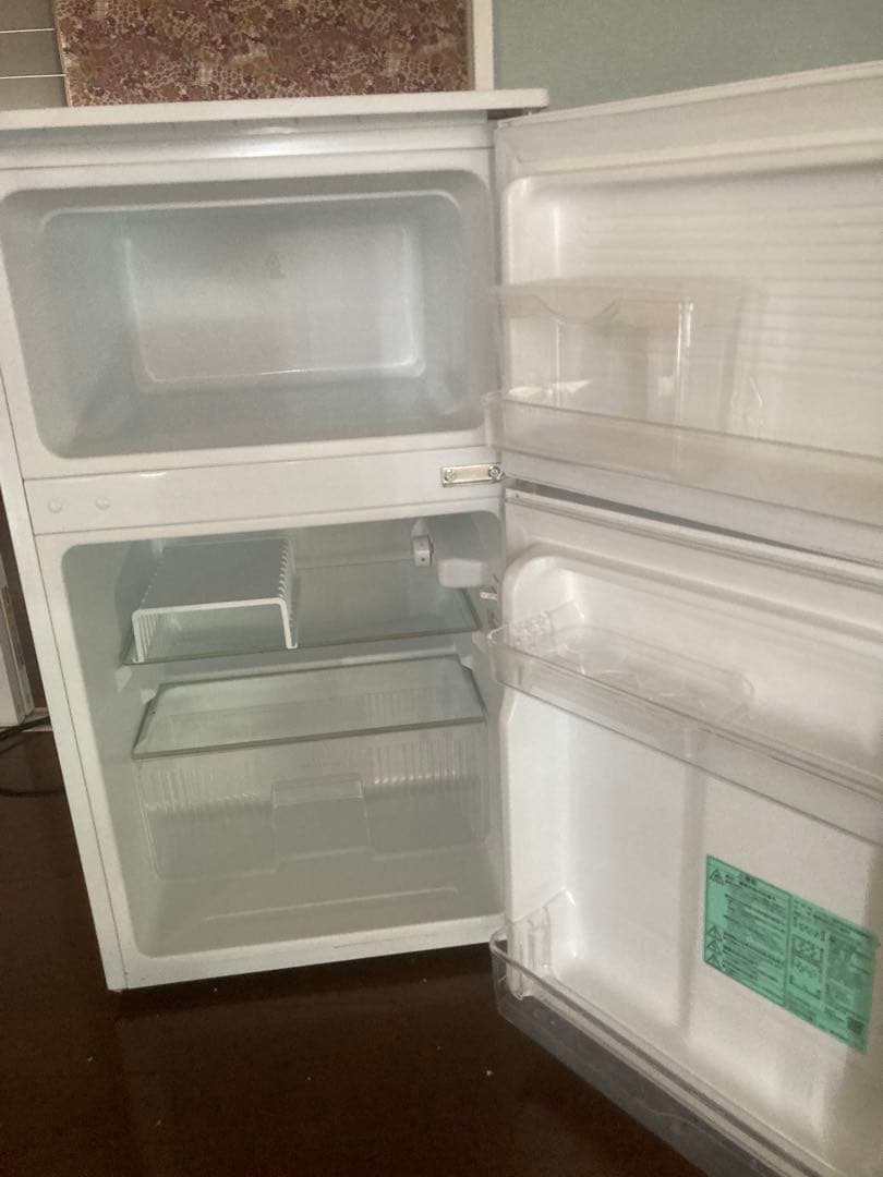 小型冷蔵庫とオープンレンジ