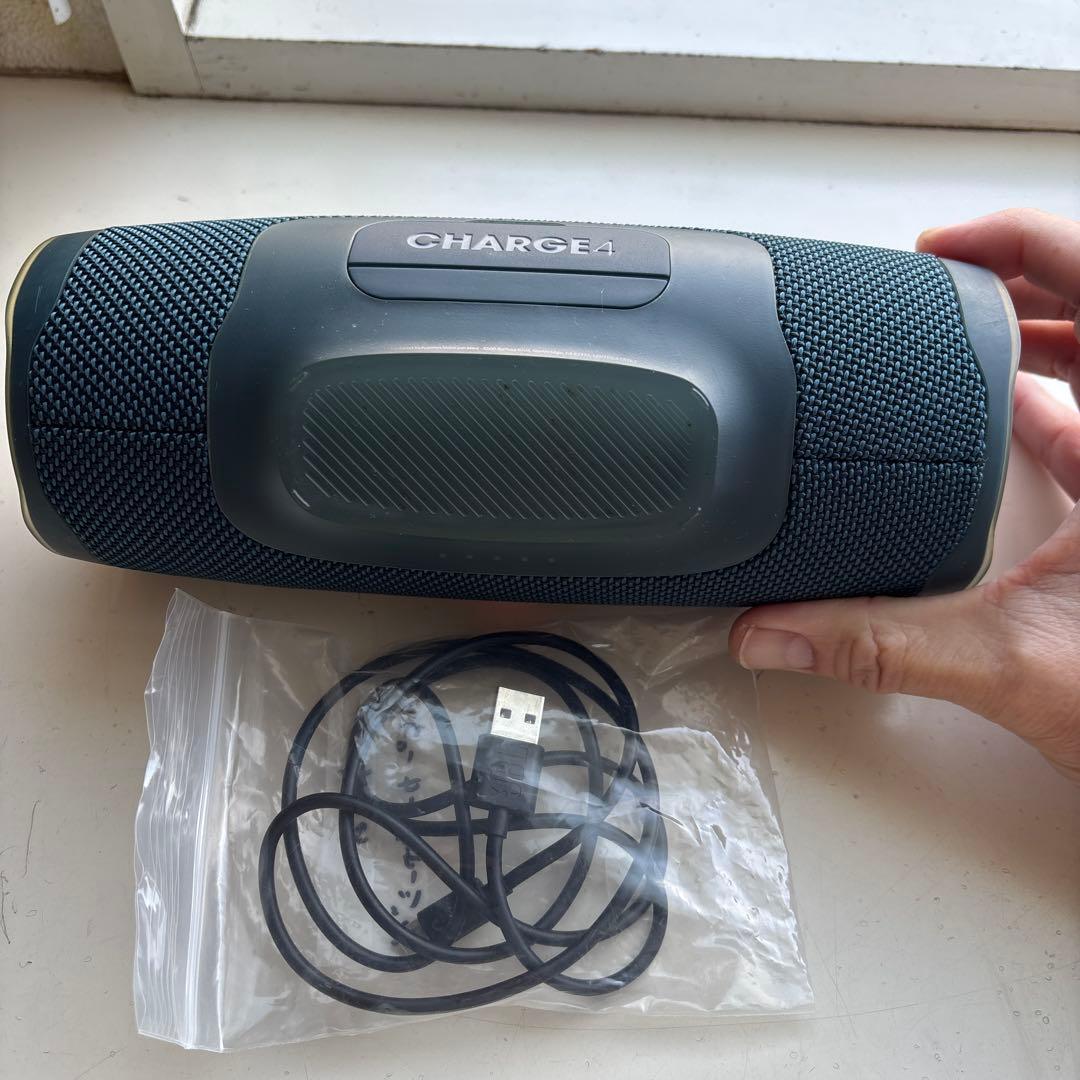 JBL ワイヤレススピーカー　CHARGE4 USBケーブル付